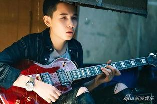 胡先煦生活照,青春洋溢，阳光少年风采尽显