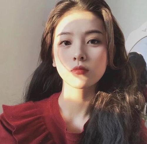 方脸网红图片女生,独特气质引领潮流风尚